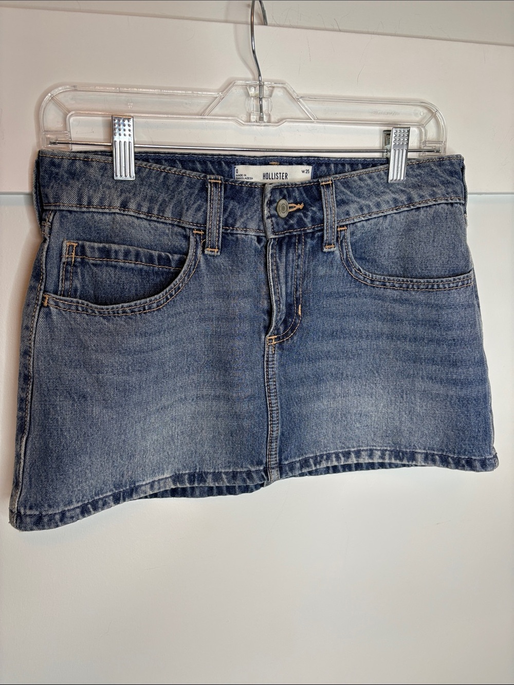 Hollister Washed Denim Mini Skirt in Faded Blue size 0/ 25